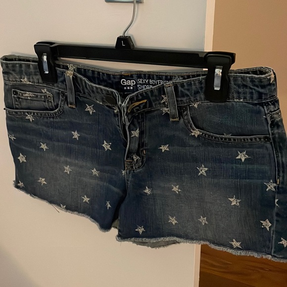 Gap shorts stars size 6/28 - Picture 2 of 4